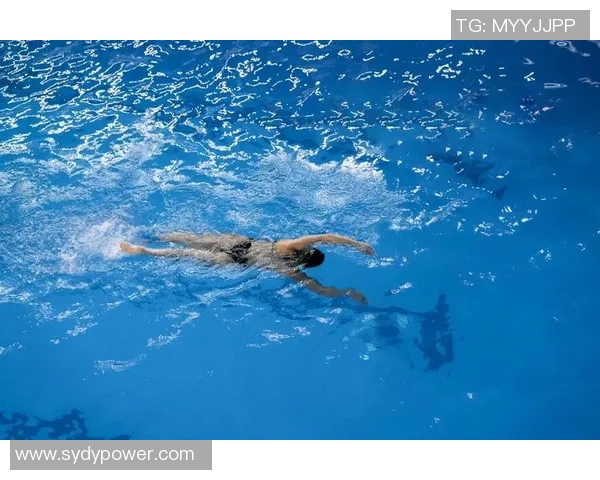 不同泳姿的技巧与要领全面解析,助力提升游泳水平 不同泳姿的技巧与要领全面解析,助力提升游泳水平